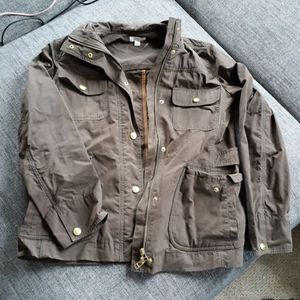 Brown lightweight coat w/ quilted shoulder detail